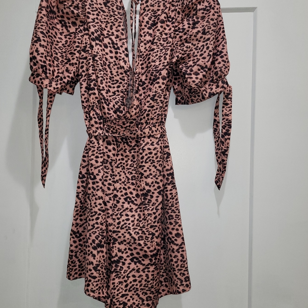 Pink leopard Romper - Picture 2 of 2
